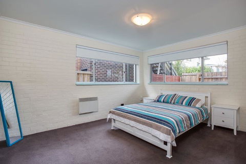 250 Metres To The Beach And Coastal Track. - Inverell Accommodation 2