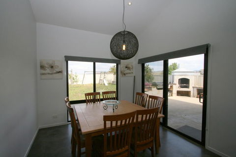 26 Twynam Street - Inverell Accommodation 3