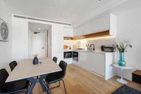 Chic 1-Bed With A Sleek Balcony Near Shops - Inverell Accommodation 3