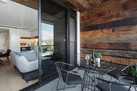 Chic 1-Bed With A Sleek Balcony Near Shops - Inverell Accommodation 4