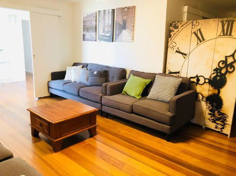 D124 Big Stay At Biggs - Inverell Accommodation 0