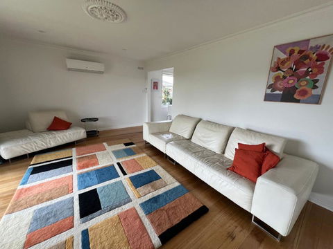 Curdies Getaway - Inverell Accommodation 1