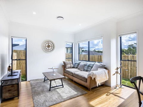 Cute 4BR Family Home In Calamvale - Inverell Accommodation 1