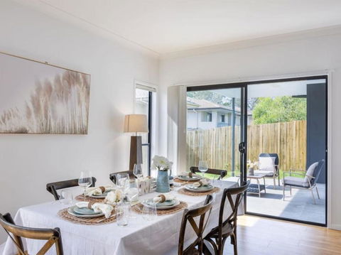 Cute 4BR Family Home In Calamvale - Inverell Accommodation 3