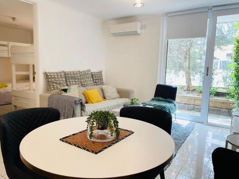 D101 Charming Apartment- Free Parking - Inverell Accommodation 0