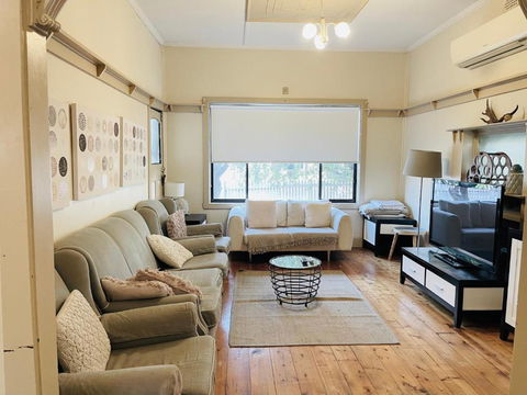 D103 Lemon Tree House - Inverell Accommodation 4