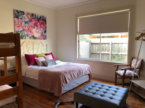 D108 Fantastic Sun Crescent Gathering - Inverell Accommodation 0