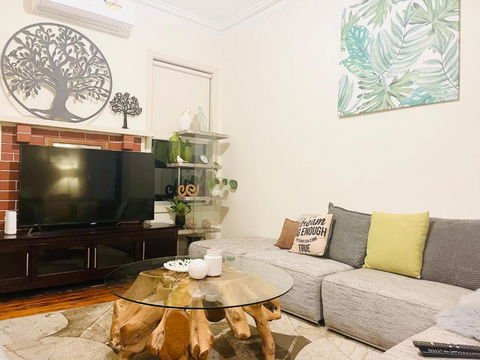 D108 Fantastic Sun Crescent Gathering - Inverell Accommodation 4