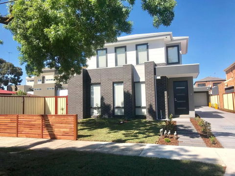 D110 Sweet Melon Super Stay-fantastic - Inverell Accommodation 0
