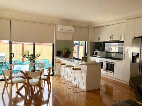 D111 Special Melbourne Retreat - Inverell Accommodation 0