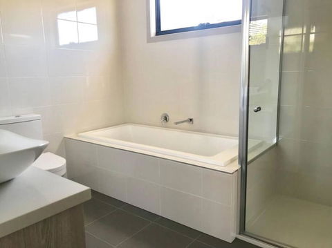 D111 Special Melbourne Retreat - Inverell Accommodation 1