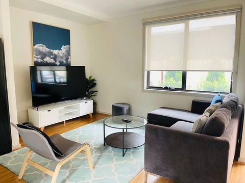 D111 Special Melbourne Retreat - Inverell Accommodation 3
