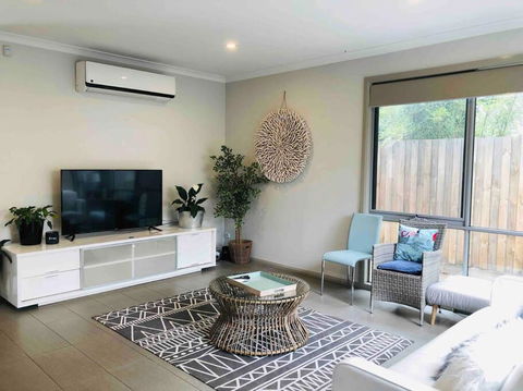 D119 Silver Birch Family Stay - Inverell Accommodation 0