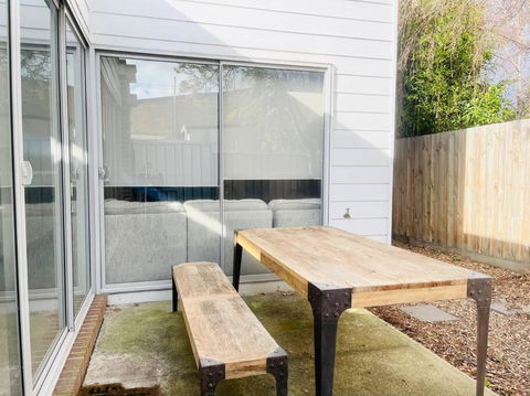 D119 Silver Birch Family Stay - Inverell Accommodation 1