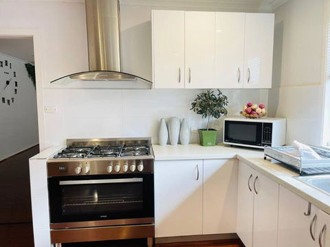 D130 The Link Fantasy Place - Inverell Accommodation 4