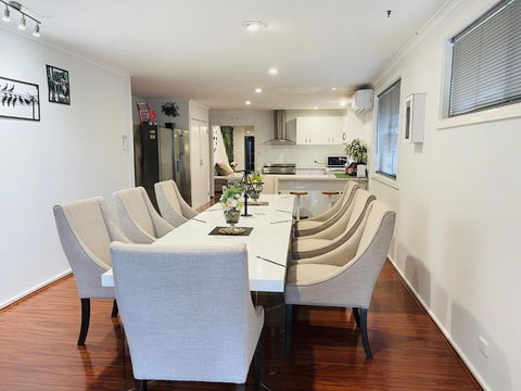 D130 The Link Fantasy Place - Inverell Accommodation 1