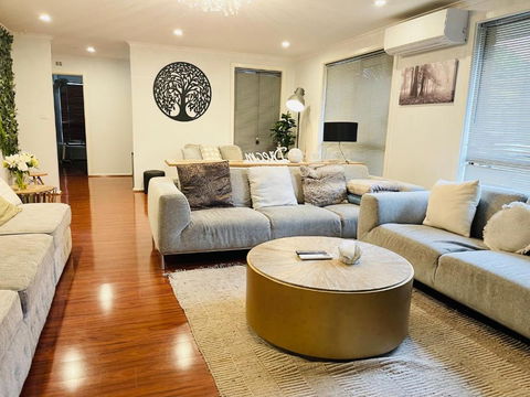 D130 The Link Fantasy Place - Inverell Accommodation 3