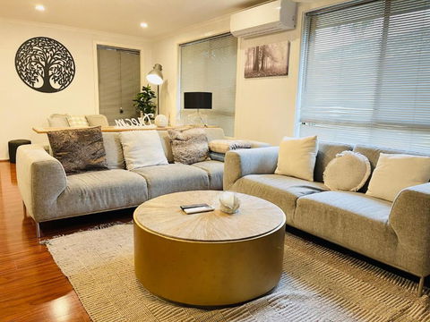 D130 The Link Fantasy Place - Inverell Accommodation 2