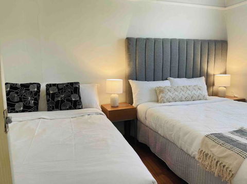 D139 Norfolk Cottage Stay - Inverell Accommodation 3