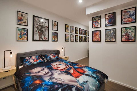 DC Vs Marvel Theme Ft Arcade Machine Pool Gym Sauna BBQ - Inverell Accommodation 3