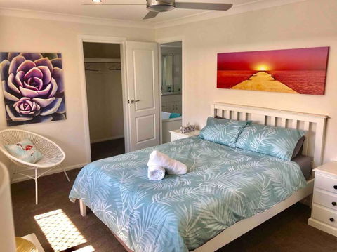DELUXE Escape! Central, NEW & Spacious 3 Bed - Inverell Accommodation 2