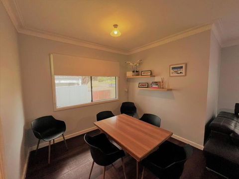 Dempster House - Inverell Accommodation 2
