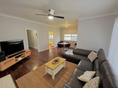 Dempster House - Inverell Accommodation 3