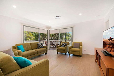 Depper St Beautifully Renovated Beach House - Inverell Accommodation 2