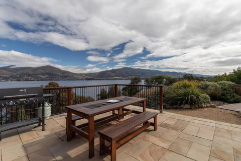 Derwent River Cottage - Tranquil Waterfront Living - Inverell Accommodation 2
