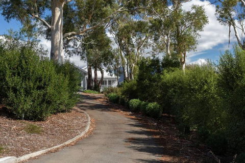 Derwent River Cottage - Tranquil Waterfront Living - Inverell Accommodation 1