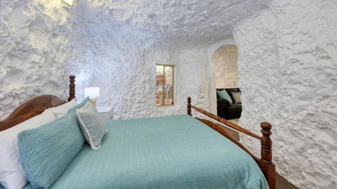 Desert Hideaway - Underground Living - White Cliffs - Inverell Accommodation 4