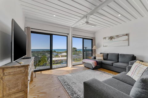 Designer Container Home With Amazing Island Views - Inverell Accommodation 3