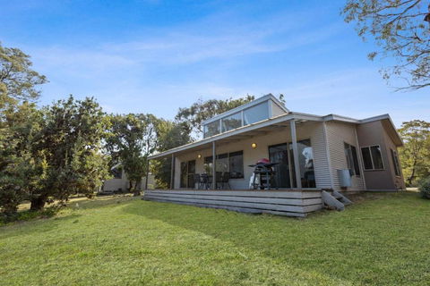 Despatch - Waterfront Retreat - Inverell Accommodation 0