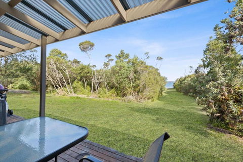 Despatch - Waterfront Retreat - Inverell Accommodation 1