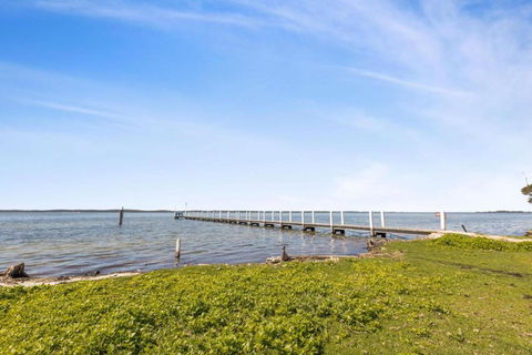 Despatch - Waterfront Retreat - Inverell Accommodation 4