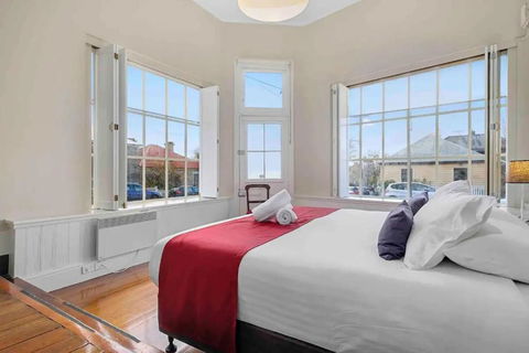 DeWitt Apartment - 3 Red Doors Battery Point - Inverell Accommodation 4