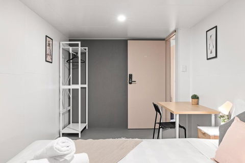 Detached Queen Room In Pymble - Serene Spot - Shared Bathroom - Inverell Accommodation 1