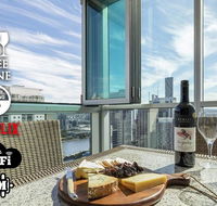 2BR EPIC VIEWS  CBD  2 Cars  Pool Wine Gym Netflix - Inverell Accommodation
