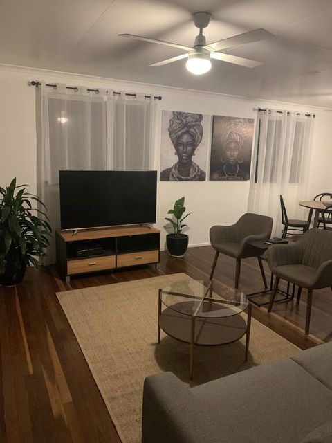 3 Bedroom Apartment - Inverell Accommodation 0