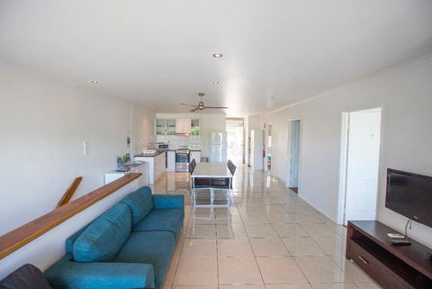 3 Bedroom Apartment // Spence St - Inverell Accommodation 0