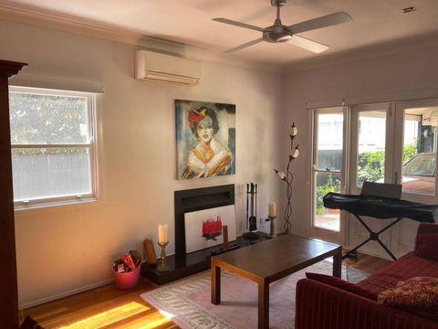 3 Bedroom Character Home Near CBD - Inverell Accommodation 2