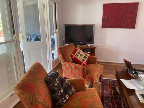 3 Bedroom Character Home Near CBD - Inverell Accommodation 0