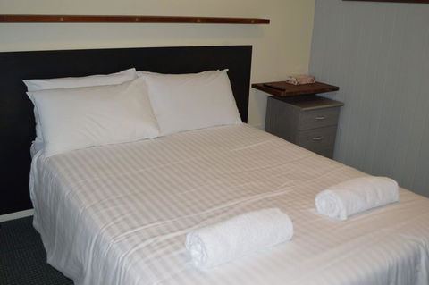 4 Lakeview Plaza - Inverell Accommodation 0