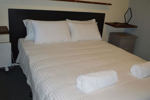 5 Lakeview Plaza - Inverell Accommodation 0