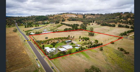 505 CONROD STRAIGHT MOUNT PANORAMA - Inverell Accommodation 0