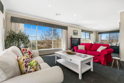 A House With A View, Molong. NSW - Inverell Accommodation 3