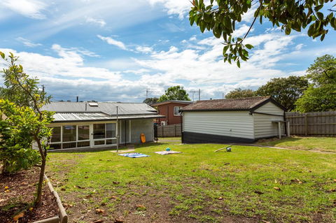 A Wave From It All - Inverell Accommodation 3