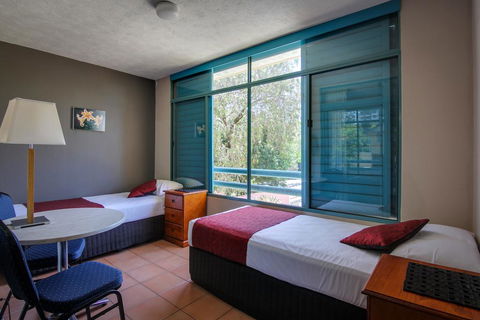 AAA Airport Albion Manor Apartments And Motel - Inverell Accommodation 1