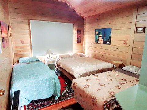 Abelia Cottages SPA LAKESIDE COTTAGE NO 1 - Inverell Accommodation 1
