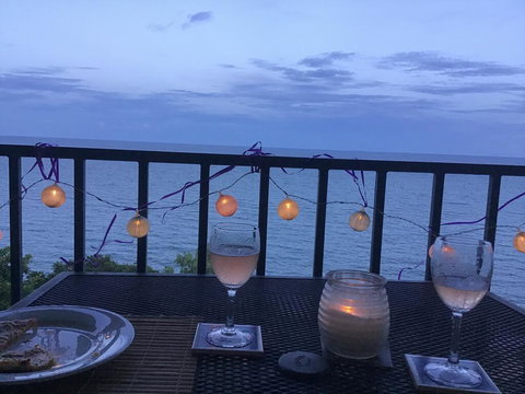 Absolute Beachfront With Million Dollar Views - Inverell Accommodation 1